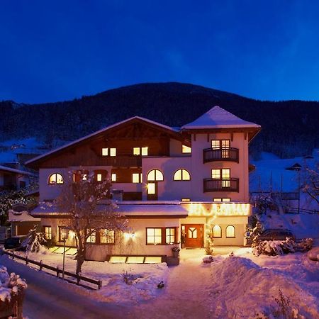 Ferienhotel Bergland Арцль-ім-Пітцталь Екстер'єр фото