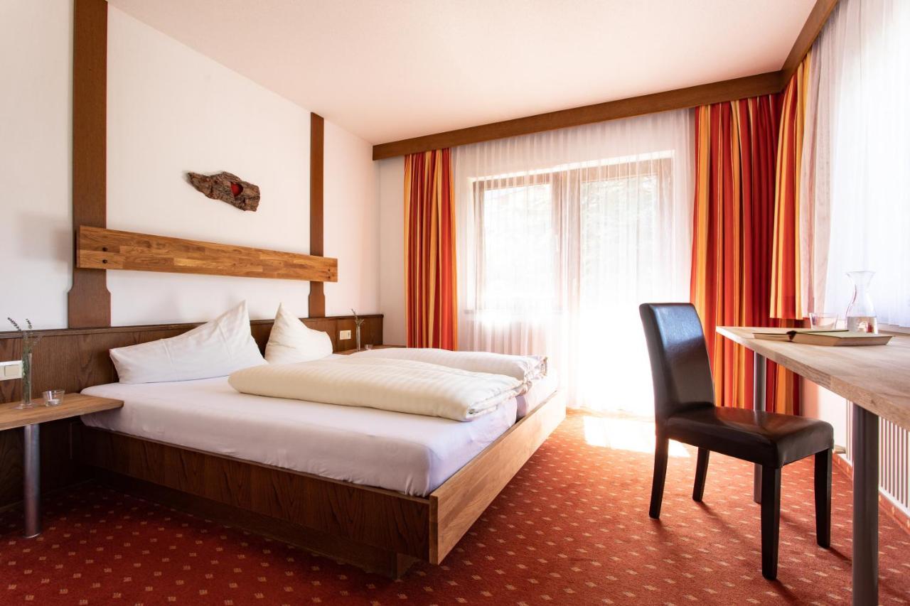 Ferienhotel Bergland Арцль-ім-Пітцталь Екстер'єр фото