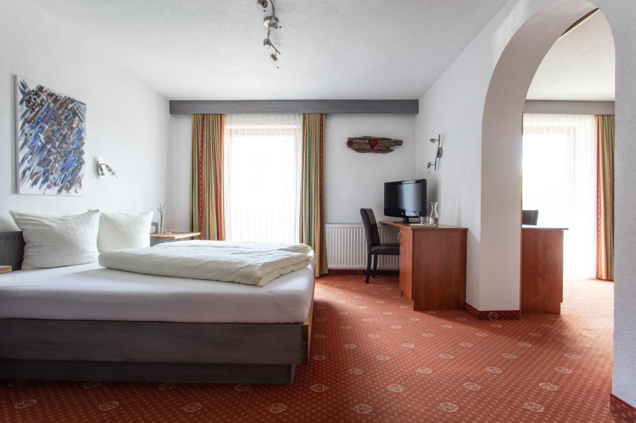 Ferienhotel Bergland Арцль-ім-Пітцталь Екстер'єр фото